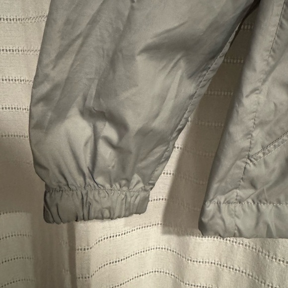 UND Fighting Hawks Columbia Lightweight Windbreaker Jacket Size Small - Picture 5 of 8